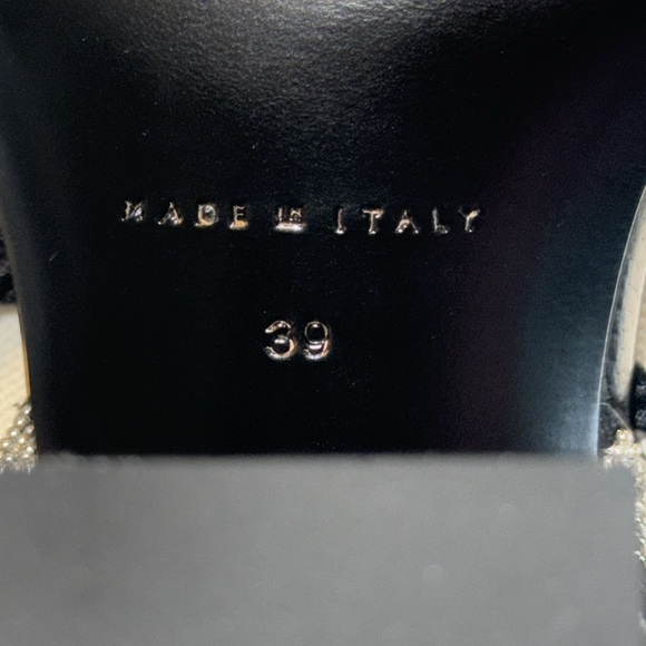 NWT Peserico leather heals sandals with rhinestones size 39 comes box n dust bag - Picture 7 of 10